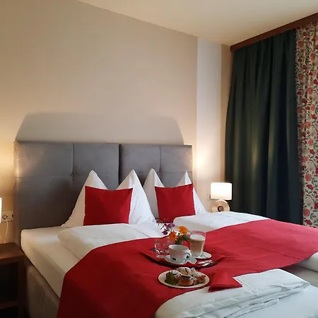 Bella Hotel 3*